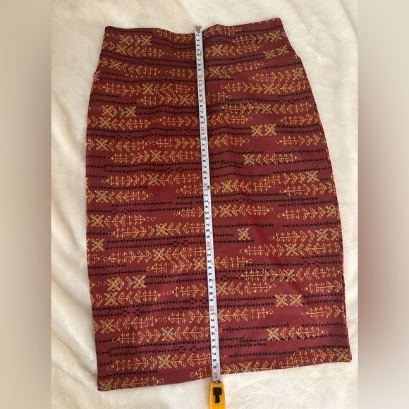 VGUC LulaRoe Pencil Skirt Aztec Pattern Size Small - Picture 4 of 5